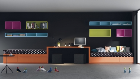 dormitorio juvenil full color, 2 camas compactas con escritorio delimitando los espacios, muebles juveniles