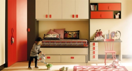 dormitorio infantil con gran capacidad de almacenamiento y camas deslizantes