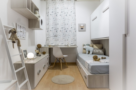 dormitorio juvenil con cama alta plegable, zona de estudio y almacenaje